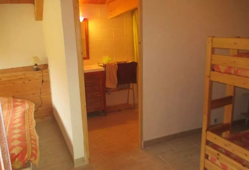 ペンション Gîte Auberge L Oustalet