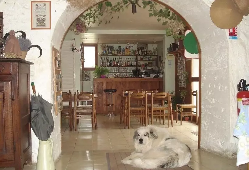 ペンション Gîte Auberge L Oustalet