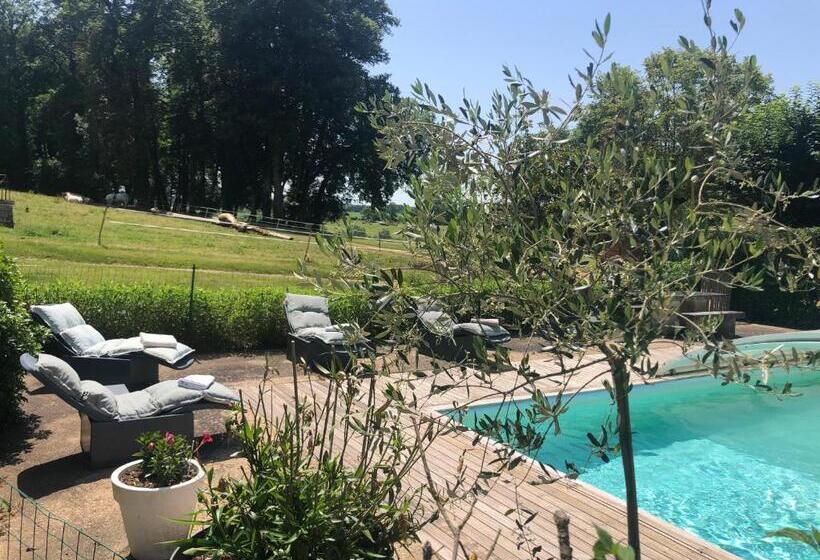 צימר Chateau De Sury