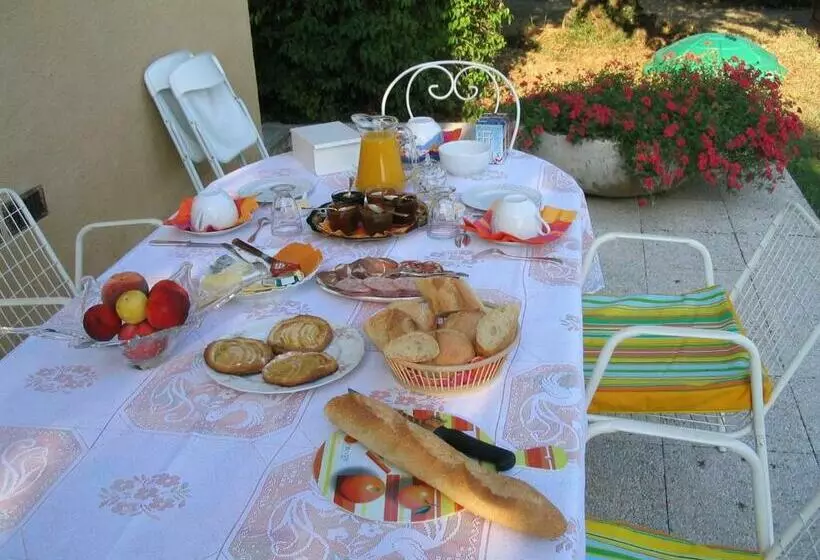 ベッドアンドブレックファースト Les Sureaux