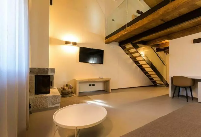 簡易ホテル Borgotufi Albergo Diffuso