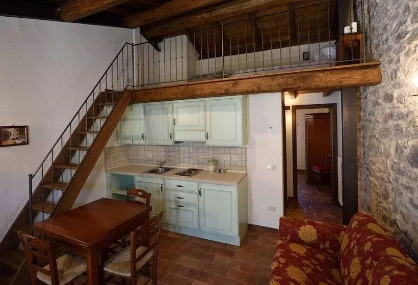 簡易ホテル Borgotufi Albergo Diffuso