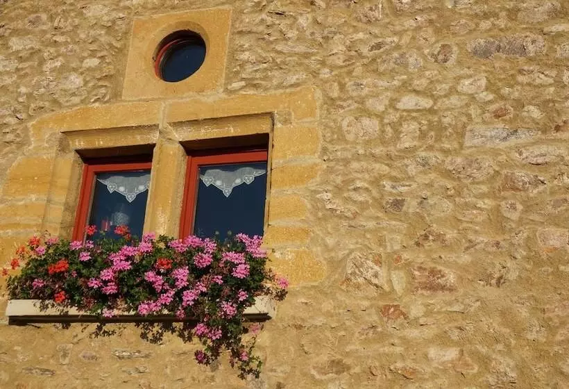 Aamiaismajoitus (B&B) Auberge Du Thiollet