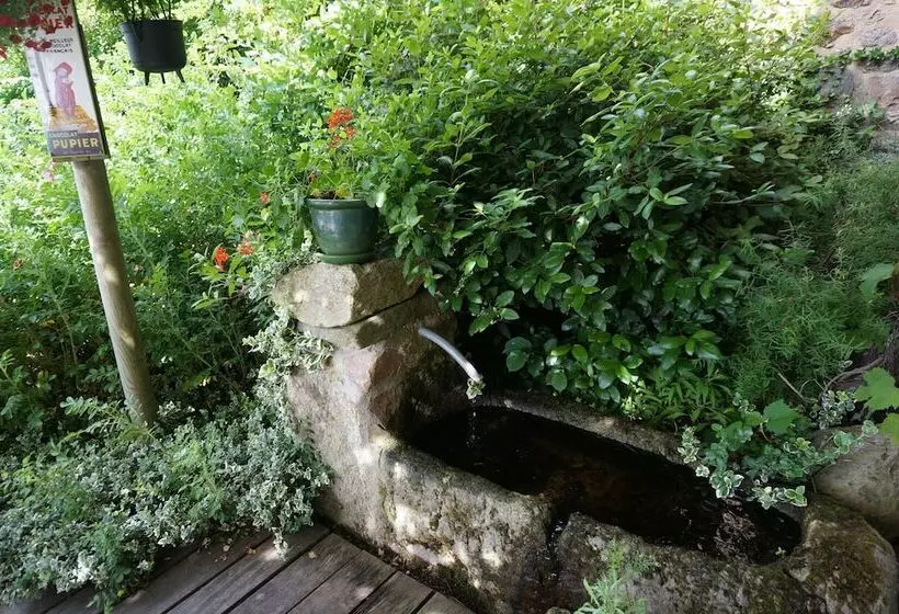 Aamiaismajoitus (B&B) Auberge Du Thiollet