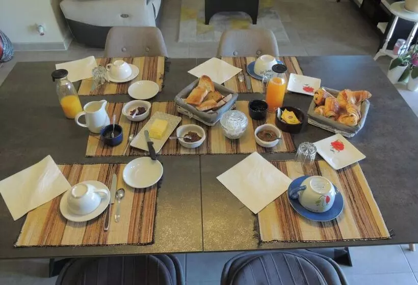 ベッドアンドブレックファースト Les Chataigniers