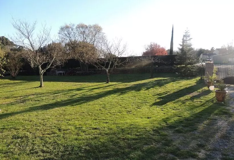 ベッドアンドブレックファースト Les Chataigniers