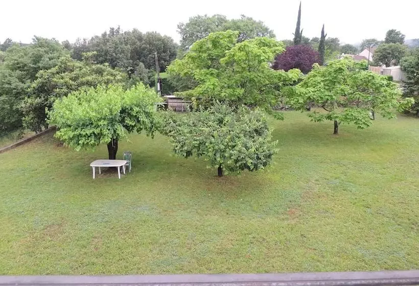 ベッドアンドブレックファースト Les Chataigniers