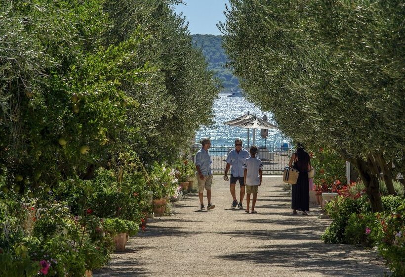 בית מלון כפרי Olive Garden Camp Resort