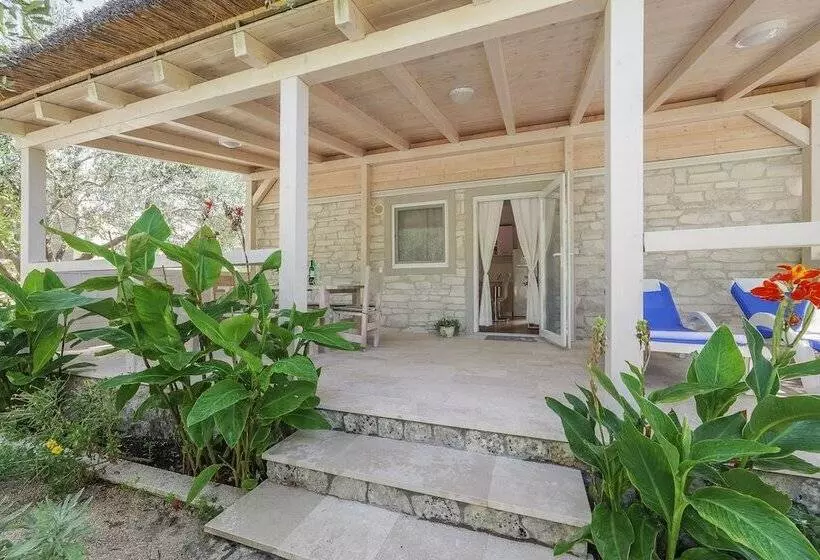 Hotelli Olive Garden Camp Resort