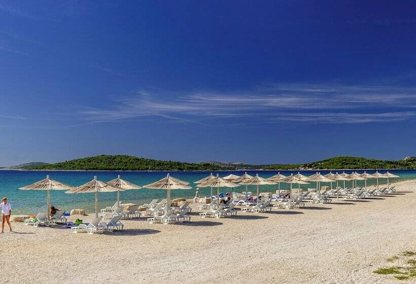 בית מלון כפרי Olive Garden Camp Resort