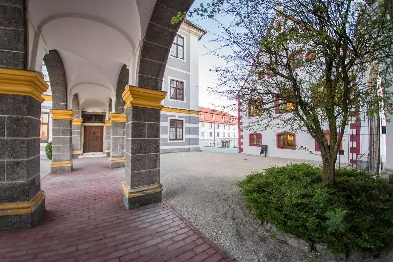 Hotelli Schloss Leitheim