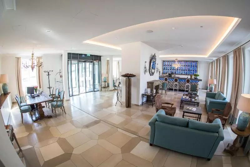 Hotelli Schloss Leitheim