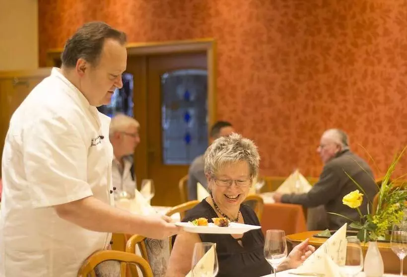 Hotelli Zur Neroburg