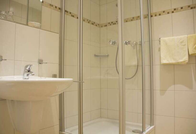 בית מלון כפרי Zur Neroburg