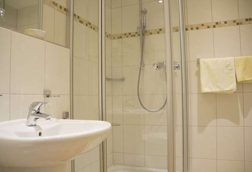 בית מלון כפרי Zur Neroburg