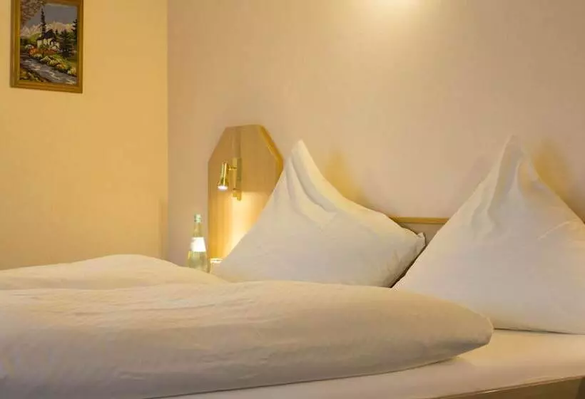 Hotelli Zur Neroburg