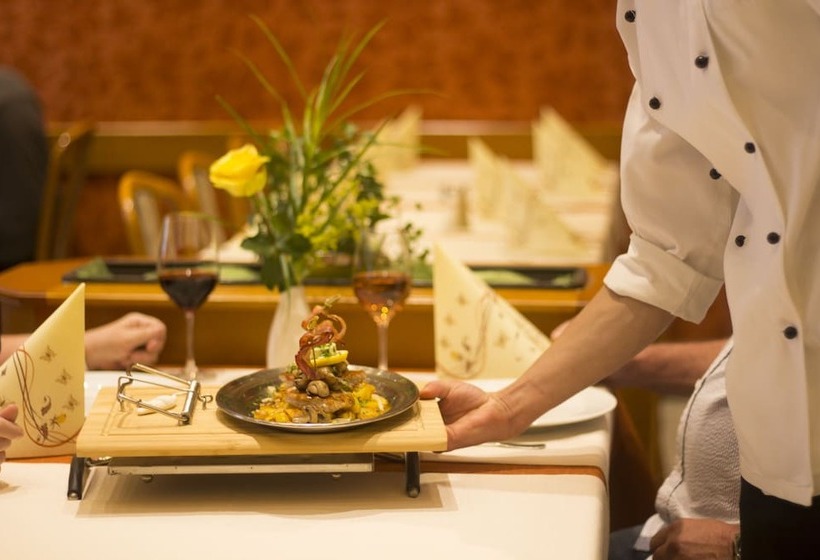 בית מלון כפרי Zur Neroburg