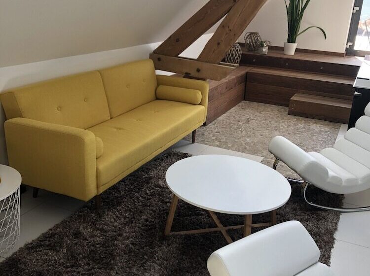 膳宿费 Aux Herbes Hautes