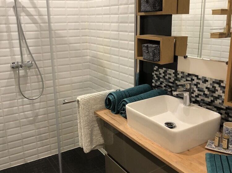 膳宿费 Aux Herbes Hautes