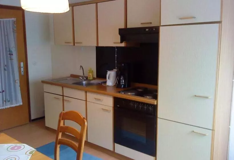 Majatalo Gästehaus Burgwald Trekking