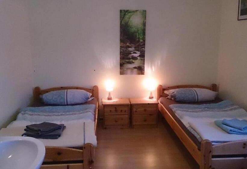 פנסיון Gästehaus Burgwald Trekking