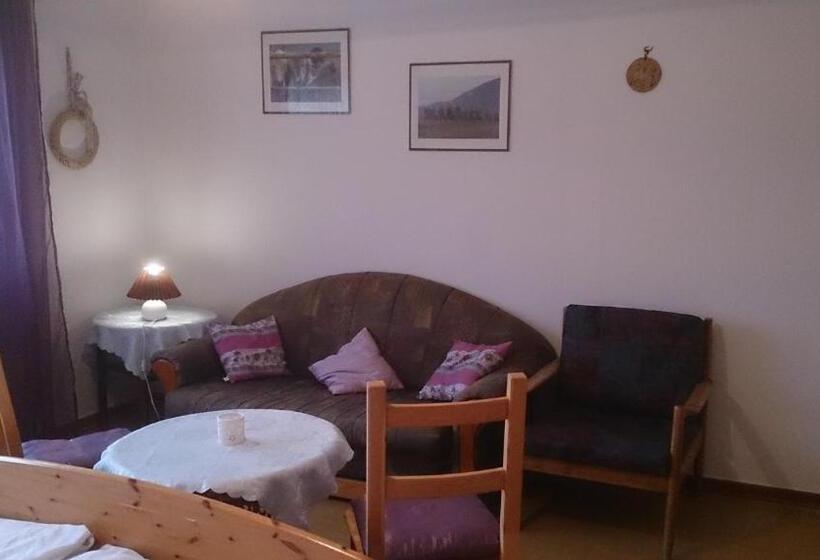 פנסיון Gästehaus Burgwald Trekking