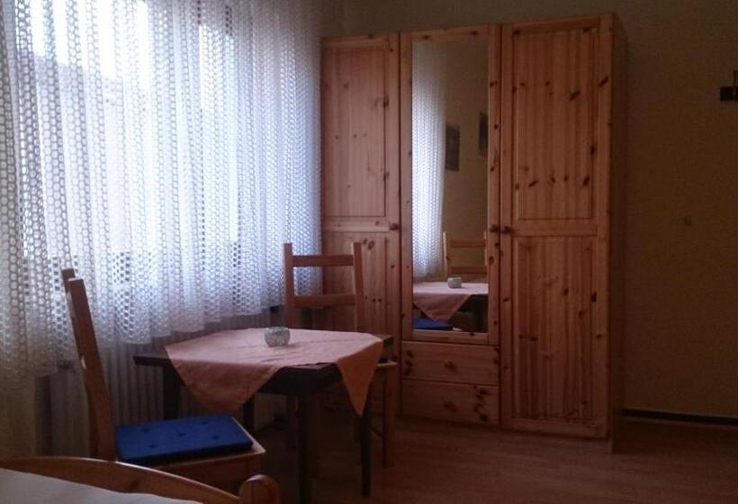 פנסיון Gästehaus Burgwald Trekking