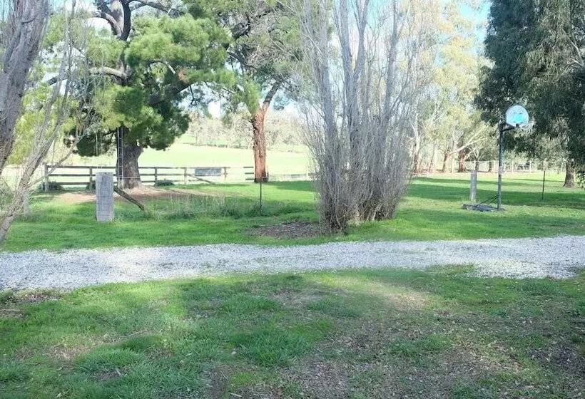 Majatalo Yea Cabin Bunkhouse