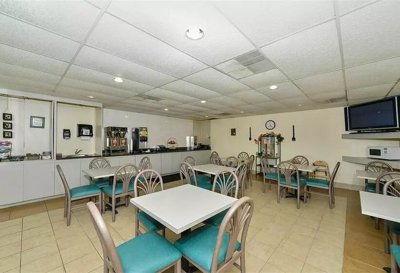 Отель Omaha Travelodge