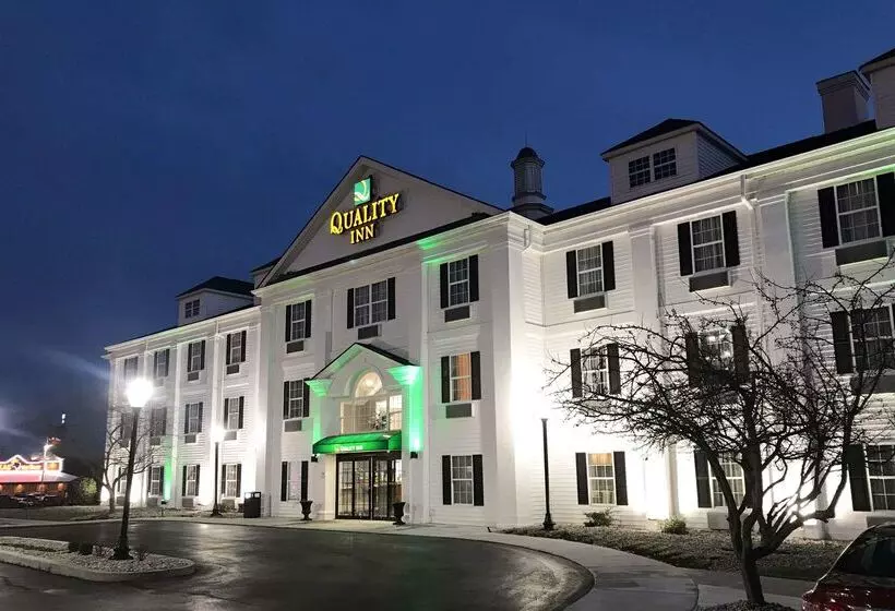 בית מלון כפרי Quality Inn