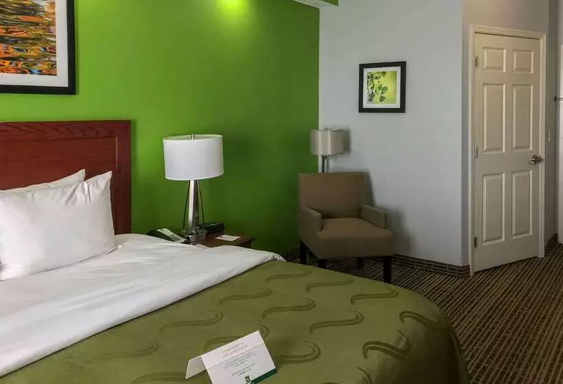 בית מלון כפרי Quality Inn