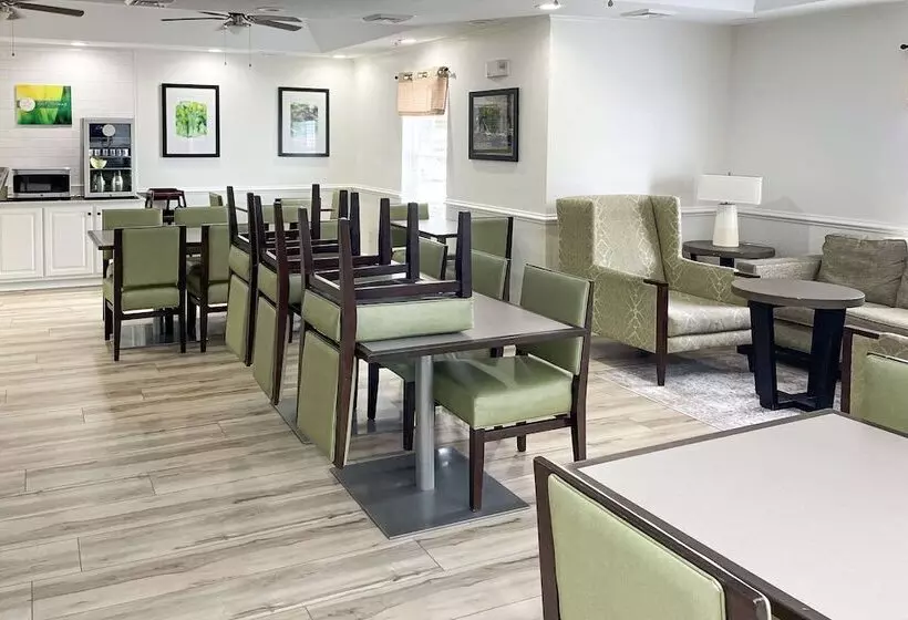 בית מלון כפרי Quality Inn