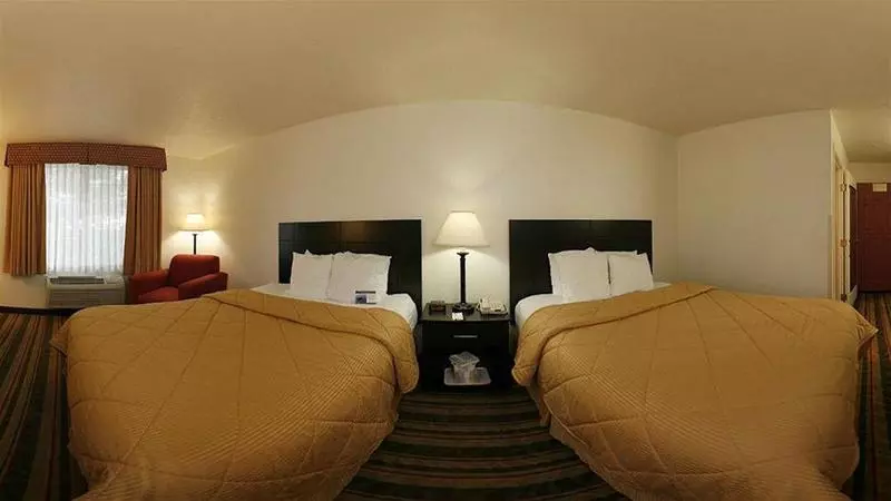 בית מלון כפרי Quality Inn