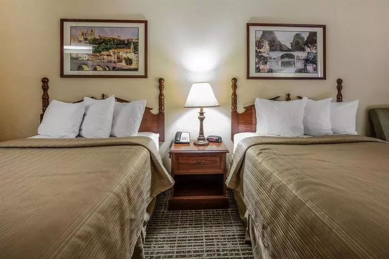 בית מלון כפרי Quality Inn