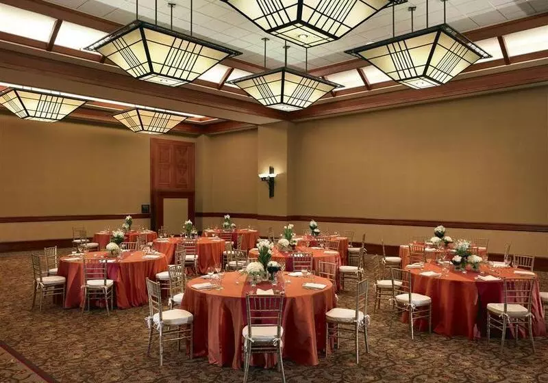 Отель Sheraton Grand Sacramento