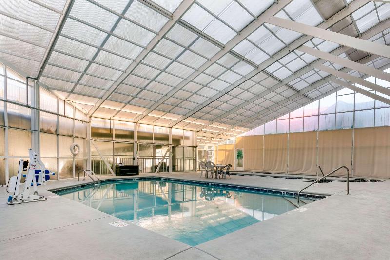 فندق Sleep Inn & Suites Near Sports World Blvd