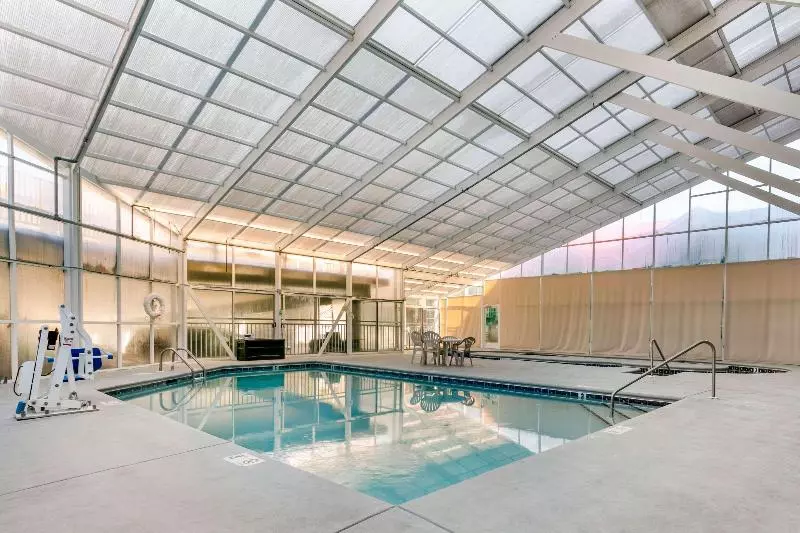 Отель Sleep Inn & Suites Near Sports World Blvd