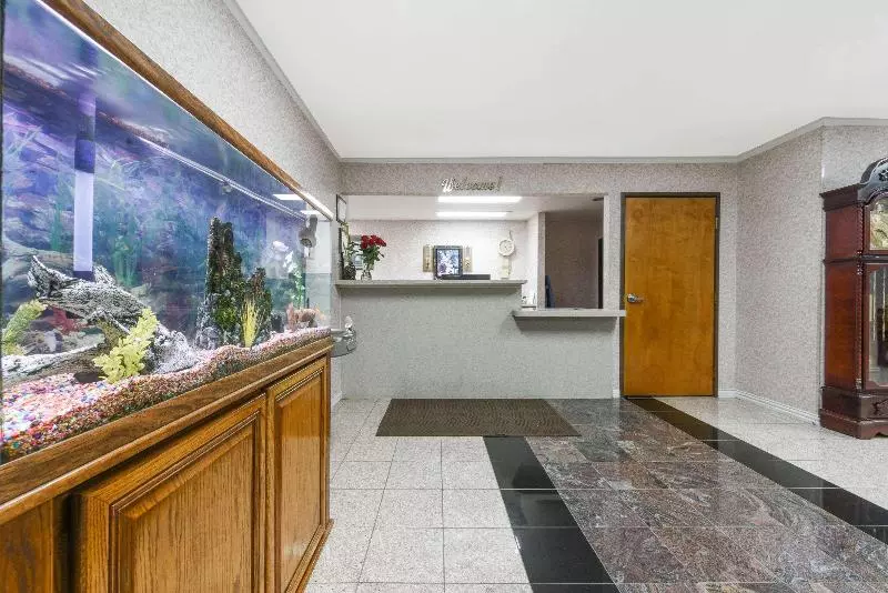 בית מלון כפרי Super 8 By Wyndham Burleson Fort Worth Area