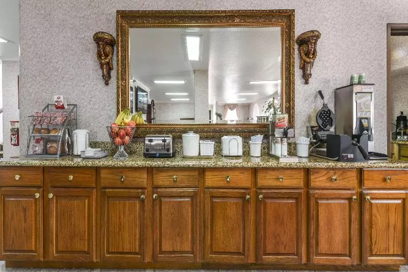 בית מלון כפרי Super 8 By Wyndham Burleson Fort Worth Area