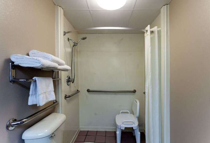 فندق Super 8 By Wyndham Clarksville Northeast