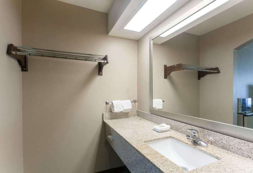 فندق Super 8 By Wyndham Clarksville Northeast