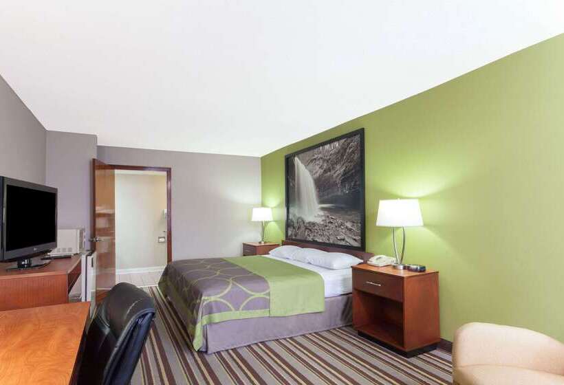 فندق Super 8 By Wyndham Clarksville Northeast