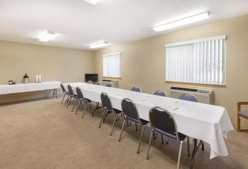 호텔 Super 8 By Wyndham Grayling