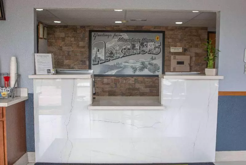 هتل Super 8 By Wyndham Mountain Home