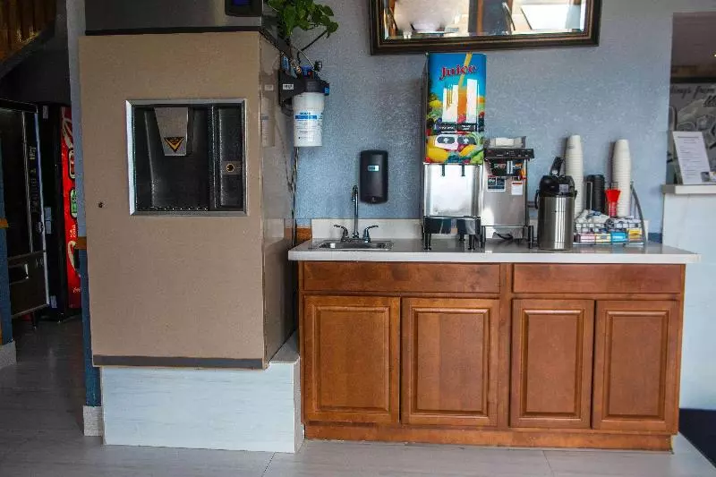 هتل Super 8 By Wyndham Mountain Home