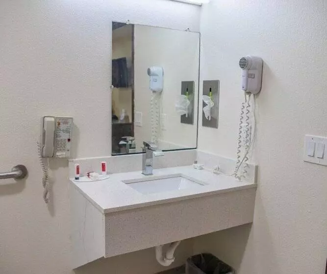 هتل Super 8 By Wyndham Mountain Home