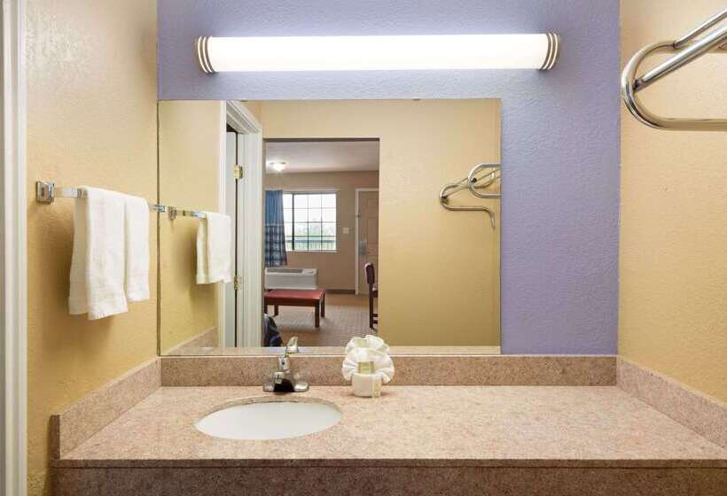 בית מלון כפרי Super 8 By Wyndham San Antonio/riverwalk Area