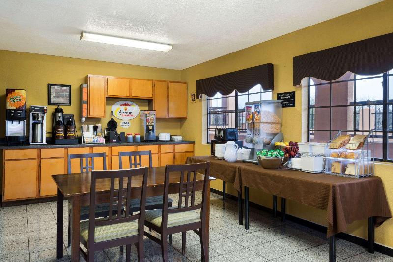 בית מלון כפרי Super 8 By Wyndham San Antonio/riverwalk Area