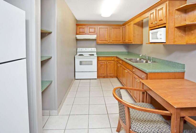 فندق Super 8 By Wyndham South Bend