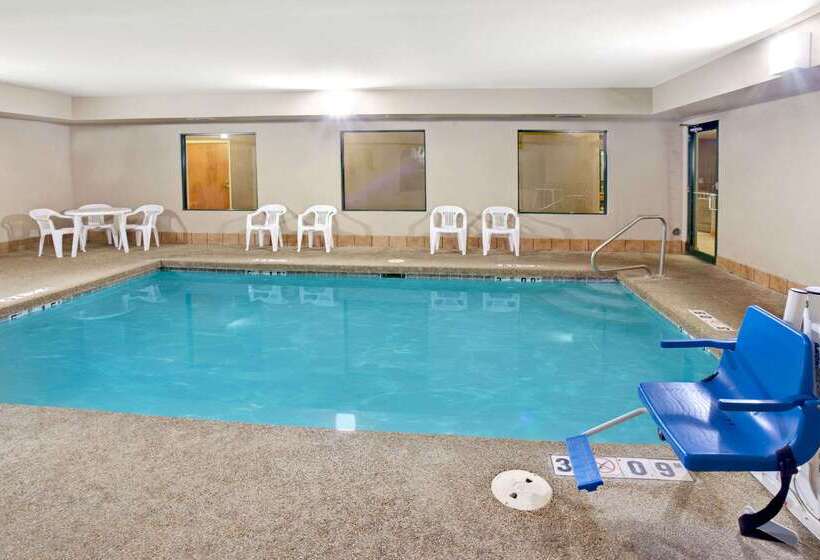 فندق Super 8 By Wyndham South Bend